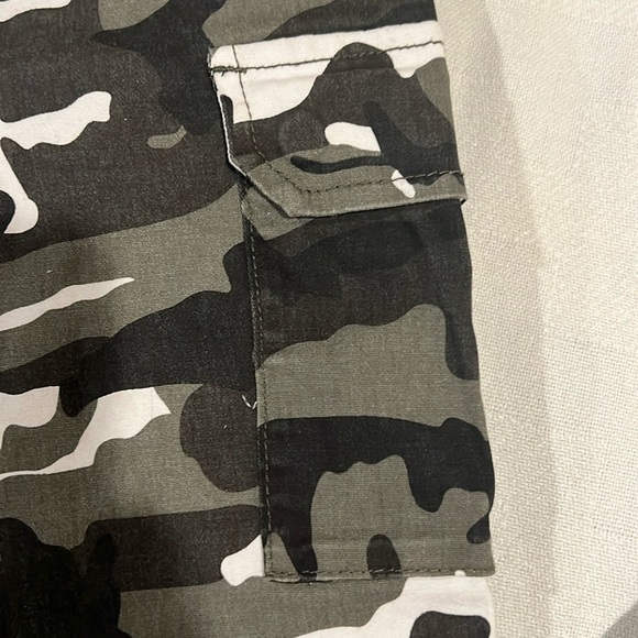 American Bazi blk camo jeans - Picture 4 of 8